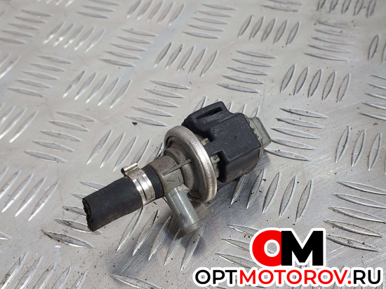 Клапан вентиляции топливного бака  Audi A4 B5 1997 078133517E #1