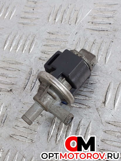 Клапан вентиляции топливного бака  Audi A4 B5 1997 078133517E #1
