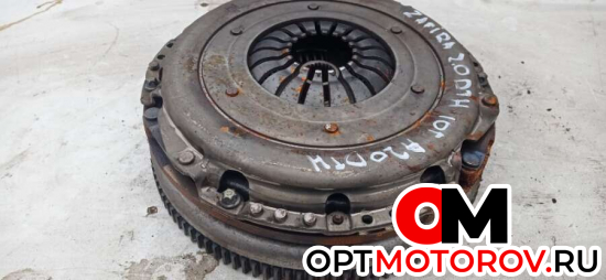 Маховик  Opel Zafira 2010 55570175             #2