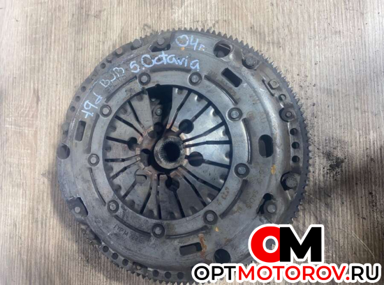 Маховик  Skoda Octavia 2004 038105264J           #1