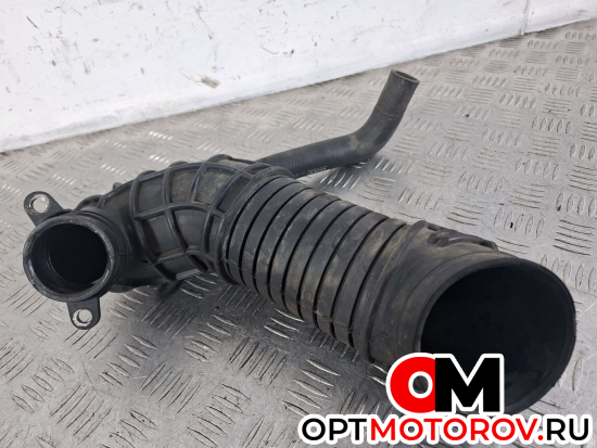 Патрубок воздушного фильтра  Audi A4 B7 2006 8E0129615J           #4